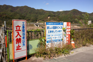川原湯温泉駅は高みに昇り、旧駅は八ッ場ダムに沈む①