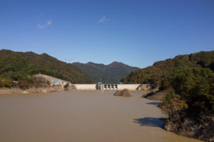 川原湯温泉駅は高みに昇り、旧駅は八ッ場ダムに沈む②