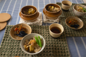 横川の釜飯、器の再利用で2度美味しい