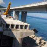 難所国道8号高架橋の架け替え工事、ここまでやって「完了」