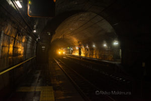 頸城トンネルの斜坑が出入口　湿度90%の筒石駅