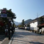 城跡から見下ろすレンガ煙突　「案山子」で詠われた街