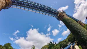 五能線のビュースポット　円錐形石積み橋脚が映える第二小入川橋梁