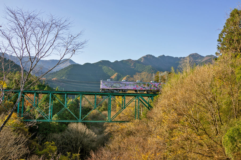 埼玉県秩父市の安谷川（あんやがわ）に架かる秩父鉄道の安谷川橋梁