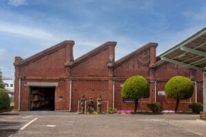 のこぎり屋根のレンガ工場を訪ねて