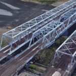 疾走するボンネット特急こだま　身代金受渡しの舞台となった鉄橋とは　