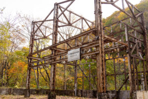 仙山線直流電化に貢献　奥新川直流変電所跡を訪ねて　