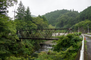 96歳の小さなトラス橋 レトロモダンな「滝の鼻橋」