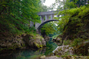 歩道併設の水路橋「葉山めがね橋」　岩手県住田町の橋【1】