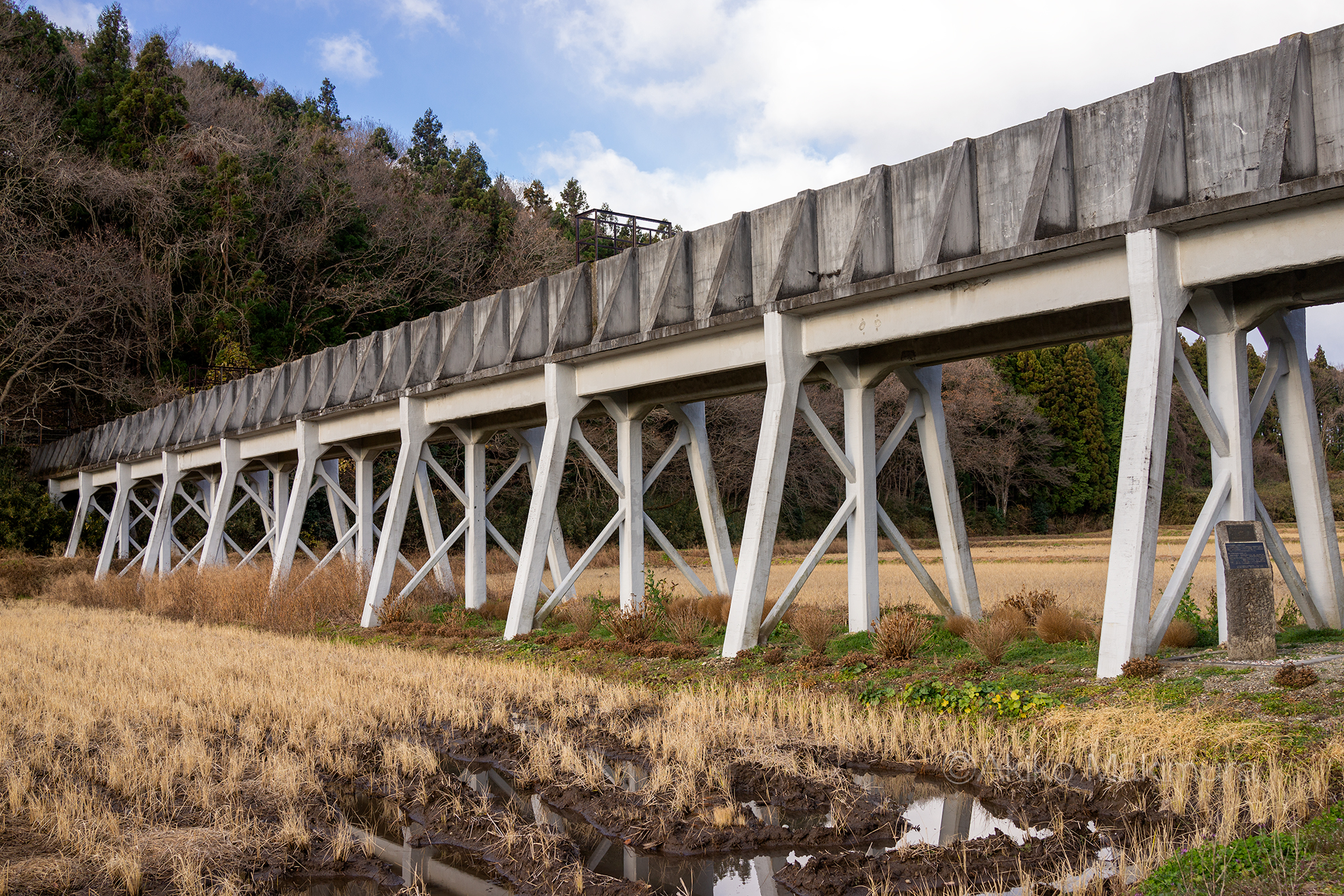 大正期RCラーメン構造　造形美が際立つ膳棚水路橋