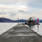 ひょっこりひょうたん島のモデル　蓬莱島の赤い灯台