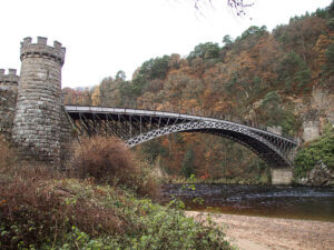 スコッチの里とともに200年　スペイサイドのクライゲラヒー橋