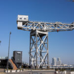 港の荷揚げはまかせて　ハンマーヘッドクレーン