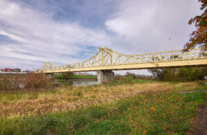岩手県北上市、陸奥の国に架かる珊瑚橋