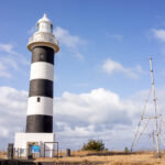 黒縞模様が青空に映える　男鹿半島の入道崎灯台【前編】　