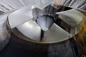 動画でみる首都圏外郭放水路　地下神殿最深部、インペラの直下に潜入