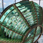 フレネルレンズは美しい翡翠色　男鹿半島の入道崎灯台【後編】　