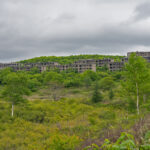 雲上の楽園と呼ばれた松尾鉱山跡地　今も残る東北随一の廃墟群
