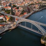 上はメトロ、下は自動車　2層構造の「ドン・ルイス1世橋」