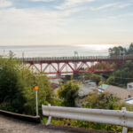 根府川の海と赤い鉄橋と　～白糸川橋梁～