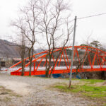 「かようための橋」ではない！　鮮やかな朱色の通橋（かようはし）