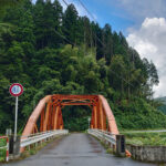 みかん色のボーストリングトラス　一揆そばと出合大橋