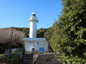 東はどこまでも太平洋、振り返れば太東埼灯台