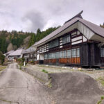 日本の原風景「青鬼集落」　実はレアな造りの古民家の謎