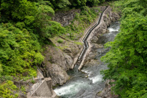 圧巻！全長330ｍの魚道　奥多摩の白丸ダム　