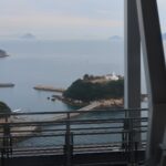 瀬戸大橋を通る電車から見える鍋島灯台、りっぱな職員宿舎も別の場所で健在