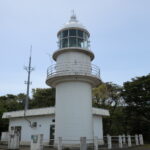 余部埼灯台は駐車場からすぐ、でも自動車道がちょっとシビア