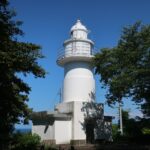 岩崎ノ鼻灯台の真ん前までクルマで行けるのに歩いていく、それが“灯台クエスト”