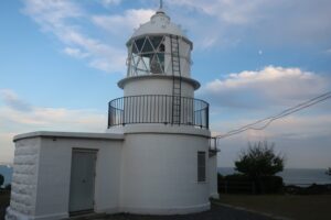 部埼灯台、駐車場からの急階段にちょっとビビる