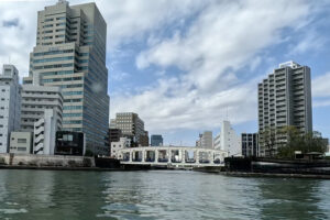 隅田川から眺める豊海橋　フィーレンディール形式としては日本最古