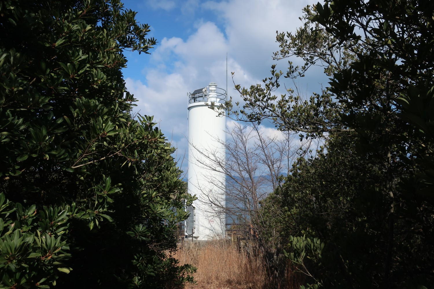 来島洲ノ埼灯台は2011年初点灯、そんな最近に灯台が新設されているとは