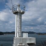 小浦埼灯台のふしぎ、2つのドアに段違いの庇