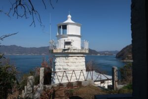 灯塔が八角形の大下島灯台、デザインを画一化しない「明治の意気込み」を見た