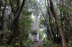 全体が撮れず残念な宇久井駒埼灯台、遊歩道の自然を楽しめばよかった