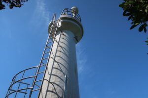 きれいな自然公園と人の少ない水族館、ついでに番所鼻灯台