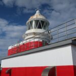 日和山灯台、見る場所で姿を変えるフシギな形