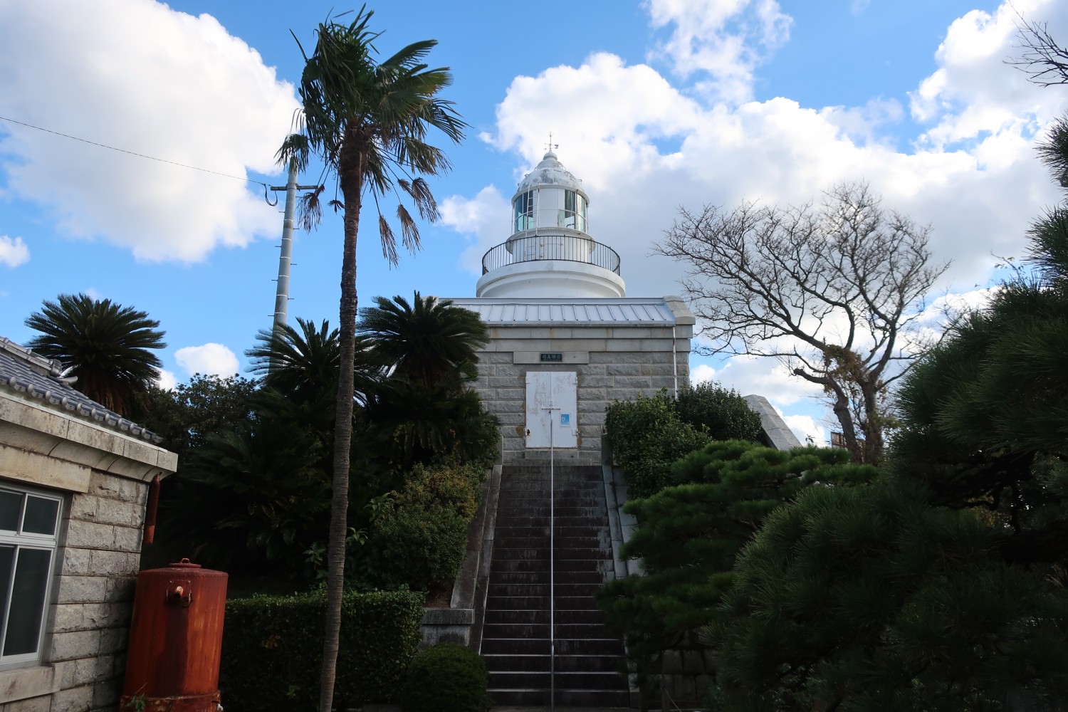 姫島灯台は、瀬戸内海の要衝にふさわしい風格があった