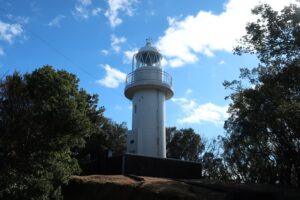 阿瀬比ノ鼻灯台、延々と続くのぼりの苦労が帳消しになる“劇的な対面”