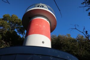 阿波竹ヶ島灯台、最近斜面が崩れて難易度が上がったか？探検しがいのある竹ヶ島