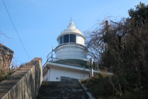 水平距離800mで高低差100mの急傾斜、たどり着いた神島灯台で見えたものは