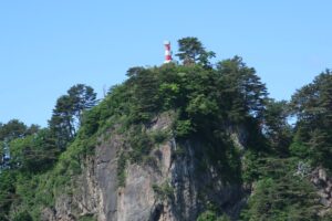 陸中弁天埼灯台を味わうなら遠景がいい、「見てからのぼる」か「のぼってから見る」か