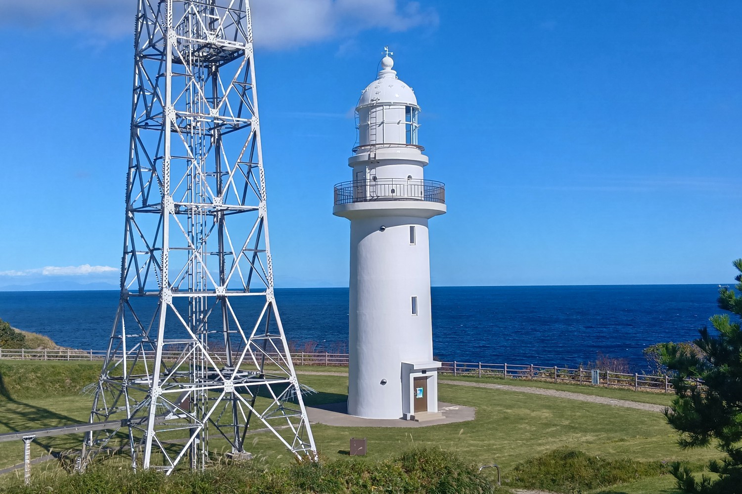 みんなにオススメしたい気持ちのいい公園、主役は恵山岬灯台
