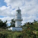 静けさと草むらに囲まれた葛登支岬灯台、難易度は高くないが到達すれば大きな満足感が