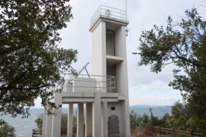 快適なハイキングコースの先に讃岐三埼灯台