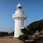 中肉中背の細島灯台、整った形がいい感じ