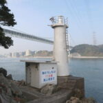 存在感が薄い門司埼灯台、だが火ノ山下潮流信号所とのセットは大事な意義を持つ
